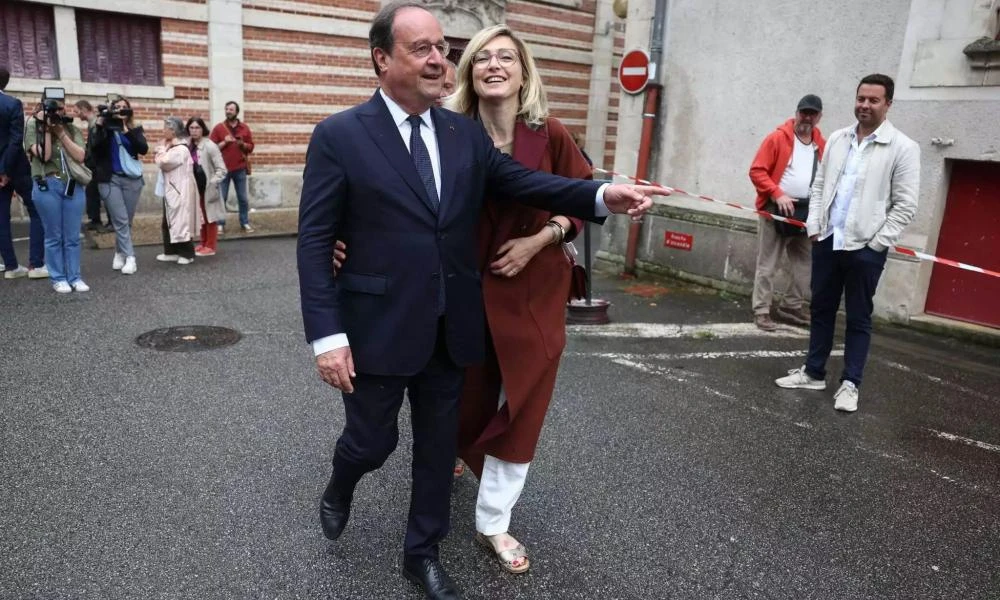 Γαλλία: Ο Ολάντ έφυγε από το εκλογικό κέντρο πριν ψηφίσει